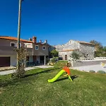 Mendula Nyaraló Potpićan